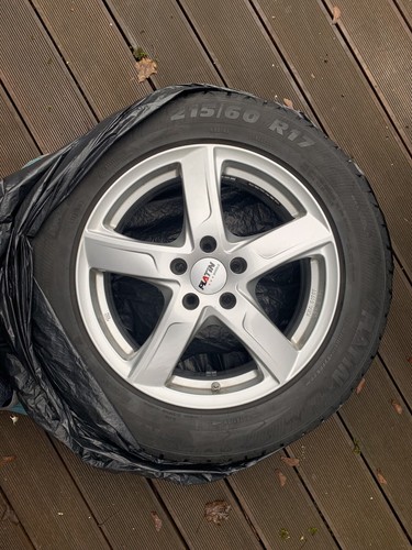 Wnterreifen 215 r17 - 4,